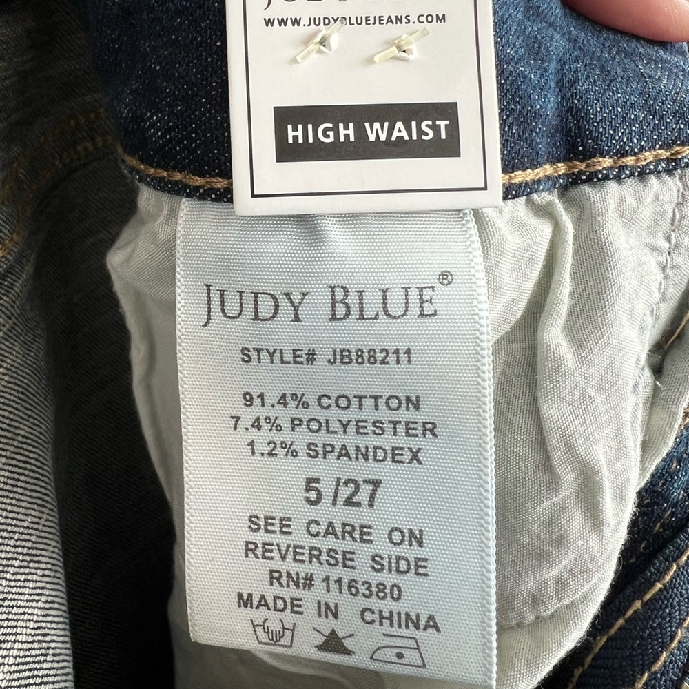 π π NWT Judy Blue Distressed Capri Fit Jeans | Size 5/27 - Picture 12 of 13